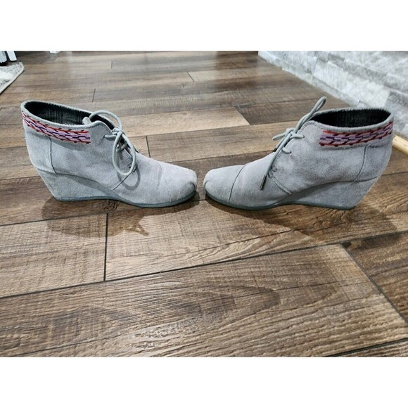 Toms Boots Womens 8 Desert Ankle Booties Grey Suede Round Toe Wedge Heels - Picture 3 of 10